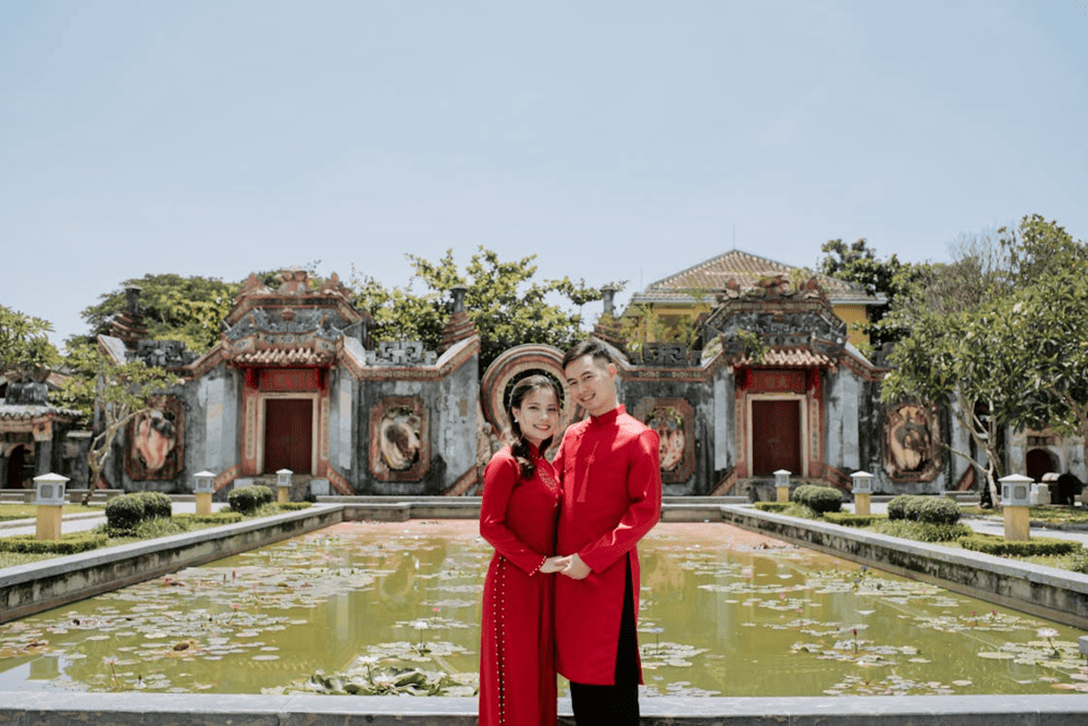 Every detail and color in traditional clothing conveys messages about virtue, gender, regional identity, and harmony with nature (Source: Pexels)